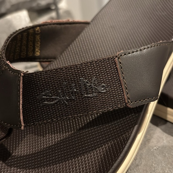Salt Life Leather Upper,rubber outsole,textured insole, thong flip flops/sandals - Picture 5 of 11
